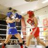 Ring frei hieß es am Samstag in der Halle des TSV Aichach: Rund 40 Kämpferinnen und Kämpfer waren beim „Boxen gegen Rassismus“ dabei. Hier stehen sich Karina Mastel (rot) und Lina Klement gegenüber. 