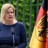 Nancy Faeser (SPD), Bundesministerin für Inneres, gedenkt im Rahmen einer kurzen Zeremonie der im Dienst ums Leben gekommen Beschäftigten des Bundesinnenministeriums.