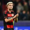 Tief in die Farbkiste hat der Frisör von Bayer Leverkusens Kevin Kampl gegriffen. Aber selbst das extrem blondierte Haupthaar kann nicht vom dunklen Ansatz ablenken.