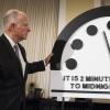 Jerry Brown (l), ehemaliger Gouverneur von Kalifornien, und William Perry, ehemaliger Verteidigungsminister der USA, enthüllen 2019 die Doomsday Clock.