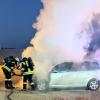 Auf einem Firmenparkplatz in Monheim ist ein Auto völlig ausgebrannt. Schaden: rund 8000 Euro.