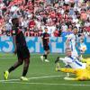 Victor Boniface (2.v.l) traf beim Bayer-Sieg gegen Darmstadt zweimal.