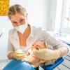 Zahnärztin Nadine Hönig in der Praxis Hundsdörfer in Gersthofen ist es wichtig, dass sich ihre Patienten bei der Behandlung wohlfühlen. 