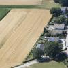 Im Aichacher Ortsteil Ecknach entsteht links neben der Bebauung an der Bergstraße (rechts im Bild) ein neues Baugebiet "Himmelreich" mit etwa 24 Bauplätzen.