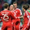 Die Bayern Spieler Thomas Müller, Mario Götze und Mario Mandzukic jubeln über das zweite Tor von Franck Ribery (2vl) zum 3:0. Insgesamt gewann der FC Bayern 7:0.