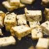 Tofu ist gesund und enthält viele Nährstoffe. Wie bei fast jedem Lebensmittel gilt aber auch hier: Zu viel ist ungesund.