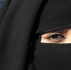 Burkas oder andere Kleidungsstücke, die das Gesicht von Frauen verhüllen, sind in Österreich in der Öffentlichkeit verboten.