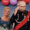 Staatsmännisch beim Fastnacht-feiern: Otto von Bismarck aka Markus Söder mit seiner Frau Karin. 