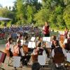 Die Serenadenkonzerte im Stadtpark sind eine beliebte Sommerbeschäftigung beim Sendener Publikum. 