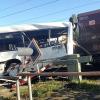 Mehrere Verletzte fordert der Zusammenstoß eines Gelenkbusses mit einem Güterzug an einem Bahnübergang bei Melle. Foto: Ludger Tebben/Nord-West-Media TV