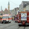 Beim Zusammenstoß zwischen einem Linienbus und einem Auto sind am Dienstag in Augsburg mehrere Menschen verletzt worden.