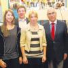 Die Mitglieder der Schüler Union Donau-Ries mit ihrer Vorsitzenden Anna Ziereis und Theo Waigel. 