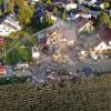 Bis zu 270 Einsatzkräfte waren am Donnerstag nach der Explosion eines Doppelhauses in Rohrbach im Einsatz. Die am Abend abgebrochene Suche wurde am Freitag fortgesetzt. Auf dem Bild ist die offene zweite Haushälfte zu sehen. 