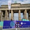 Isabella Uhl (links) und Franziska Lauterer vom SVU Untermeitingen waren bei den Special Olympics in Berlin als freiwillige Helfer dabei. Foto: Uhl