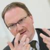„Ein Unternehmen wie BASF tätigt wichtige Investitionen lieber in den USA als am Stammsitz in Ludwigshafen“, warnt Ökonom Lars Feld. 