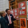 Eine Sprossenwand voller Erinnerungen. SPD-Bürgermeisterkandidat Stefan Hummel mit Festrednerin Natascha Kohnen vor den historischen Wahlplakaten aus Mering  	