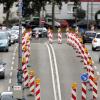 Seit drei Monaten ist die Gänstorbrücke über die Donau halbseitig für den Verkehr gesperrt. Das wird wohl noch mehrere Jahre lang so bleiben – bis das Bauwerk, das die Städte Ulm und Neu-Ulm verbindet, abgerissen und neu gebaut wird. 	<b>Foto: Andreas Brücken</b>
