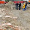 Beim Umbau des Königsplatzes in Augsburg haben Arbeiter eine 400 Jahre alte Mauer des Gögginger Tores gefunden. 