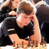 „Am liebsten mach ich die Würgeschlange“. Vincent Keymer vor einem Jahr bei den Grenke Chess Open in Karlsruhe, wo er als 13-Jähriger 49 Großmeister hinter sich ließ und 15 000 Euro Siegprämie einstrich. 