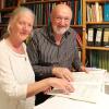 Horst und Annette Vladar erhalten die Silberdistel für die Neuburger Kammeroper.