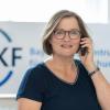 Susanne Kagermeier berät am "Bürgertelefon Krebs", das das Bayerische Zentrum für Krebsforschung anbietet.