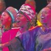 Farbenpracht und Stimmgewalt: Der Soweto Gospel Choir singt am kommenden Montag in der Stadthalle Gersthofen. 