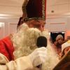 Zur Eröffnung des Weihnachtsmarktes in Bad Wörishofen kamen die Gäste in Scharen. Der Nikolaus hatte Geschenke für die Kinder dabei.