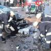 Wie auf dem Bild bei einem Unfall am 8. Januar dieses Jahres in Donaualtheim, kümmert sich die Feuerwehr um herumliegende Teile oder Splitter.   