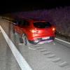 Auf der A8 bei Dornstadt-Tomerdingen wurde ein Autofahrer von einem Lkw erfasst, als er seinen Reifen auf dem Standstreifen aufpumpen wollte.