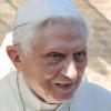 Joseph Ratzinger, der emeritierte Papst Benedikt XVI., in den Vatikanischen Gärten.