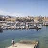 Auch die Insel Kreta (hier der Blick auf den alten Hafen der Stadt Chania) steht hoch im Kurs bei deutschen Immobilien-Kaufinteressenten.