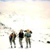 Alfred Hennings, Jaroslav Havlik und Joris Hennings (von links) im Jahr 1994 im Kaukasus. Im Hintergrund der 5642 Meter hohe Elbrus. Foto Sammlung Hennings