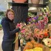 Floristmeisterin Diana Fink hat im Blumenhandwerk zum Valentinstag 1000 rote Rosen im Sortiment. 
