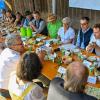 Die Bilder vom Besuch des Bundeslandwirtschaftsministers Cem Özdemir und den Landtagskandidaten von Bündnis 90/Die Grünen auf dem Jackelhof, ein Milchviehbetrieb,  bei Familie Höpfl.
