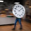 Die Zeitumstellung ist ein Reizthema in Deutschland. Die EU plant zwar die Abschaffung bis 2021 - am kommenden Sonntag müssen die EU-Bürger ihre Uhren trotzdem zurückstellen.