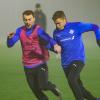 Gewohntes Terrain: Alfred Finnbogason (rechts) im Zweikampf mit Teamkollege Runa Sigurjonsson vom FC Astana (Kasachstan) trainiert mit Island auf den Trainingsplätzen des FCA. 