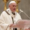 Papst Franziskus bei der Christmette an Heiligabend im Petersdom.
