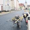 Dieses Bild ist Vergangenheit: Die Neugestaltung des Pöttmeser Marktplatzes ist abgeschlossen. 