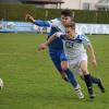 Maximilian Schmuttermair (weißes Trikot) und der BC Aichach siegten mit 2:0 gegen den TSV Inchenhofen. 	