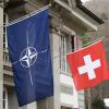 In der Schweiz gilt das Neutralitätsgebot - das aber gerade im Umgang mit der Ukraine zum Problem wird. Im Gegensatz zu den Nato-Staaten liefern die Eidgenossen keine Waffen.