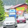 Ein gewohntes Bild: Auto an Auto reiht sich auf der Fernpass-Bundesstraße. Bis zu 30.000 Fahrzeuge sind es pro Tag.