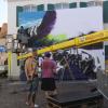 Graffitikünstler gestalteten eine sechs mal vier Meter große Leinwand hinter dem Aichacher Rathaus.