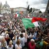 Mehrere Tausend Menschen hatten sich in Rom auf der Piazza del Popolo zu einer Demonstration gegen den "Grünen Pass" und die Corona-Maßnahmen versammelt.