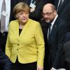 Bundeskanzlerin Angela Merkel vor SPD-Kanzlerkandidat Martin Schulz.