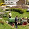 Bei Mulcharbeiten wurde ein 48-Jähriger in Ursberg schwer verletzt. Der Traktor war offenbar im abschüssigen Gelände umgestürzt und traf den Mann. 	
