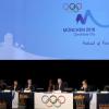 IOC-Präsident Jacques Rogge (M) wird die Entscheidung verkünden. dpa