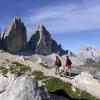  Die Wanderung durch die Sextner Dolomiten führt rund um die Drei Zinnen. 