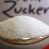 Durch Absprachen haben die angeklagten Unternehmen über viele Jahre hinweg die Zuckerpreise in die Höhe getrieben, sagte das Kartellamt.