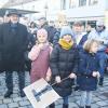 Phasenweise haben nach Schätzungen der Polizei am Samstagnachmittag bis zu 2200 Menschen auf dem Aichacher Stadtplatz für Demokratie und Freiheit demonstriert.