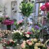 Anlässlich des Valentinstags hat Floristin Tijana Wagner ihren Laden „La Fiori“ im Via-Claudia-Einkaufszentrum besonders dekoriert. Drinnen duftet es – nicht nur nach Blumen. Denn in dem Geschäft gibt es auch Rosen zu kaufen, die nach Schokolade riechen.